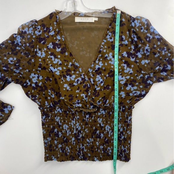 Astr The Label Blue Brown Floral Ruffle Blouse size L - Picture 12 of 13
